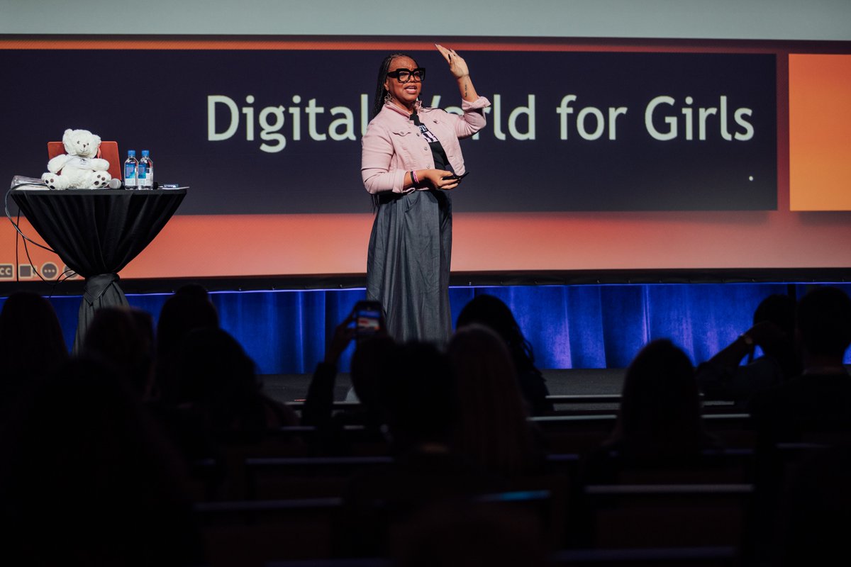 We love learning from @soulflowersista! At the Orlando Innovative Schools Summit, Tracie led an exploration of strategies in empowering girls to be resilient in a digital world of social media. To learn more about our upcoming Summits, visit the link in our bio.