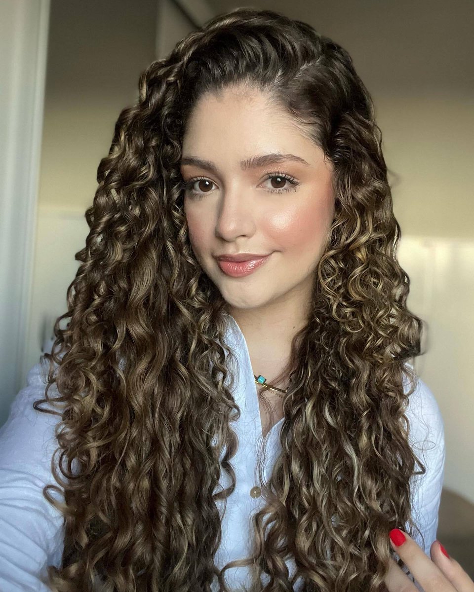 curlhairstyle's tweet photo. My life may not be perfect, but my curls are.   
📸: sheylla_feitosa
.
.
#curls #curlyhairstyle  #beautifulhair #beautiful #volumehair #hairgoals #cachos #cachinhos #lovemycurls #healthycurls #beautifulcurls #naturalhair #curlhairgirl https://t.co/LpHekFARsI