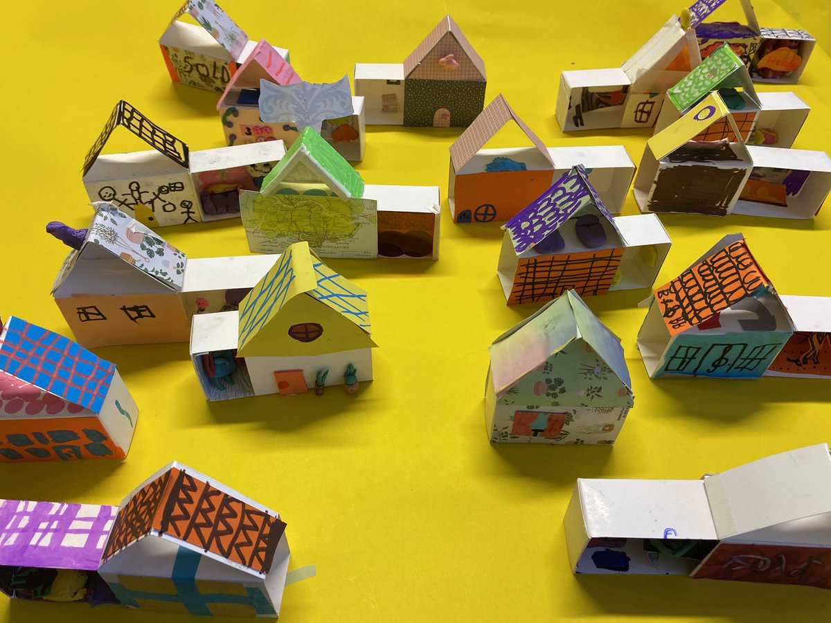 ArtTrolley's tweet photo. Our Art Clubs @SladePrimarySch and @Sussexroad have been busy this term exploring the theme of "home". Take a look at some of the delightful creations our talented members have produced! . #ArtClub #HomeTheme #CreativeExpressions #YoungArtists #primaryarteducation https://t.co/TPWHIoPnrr