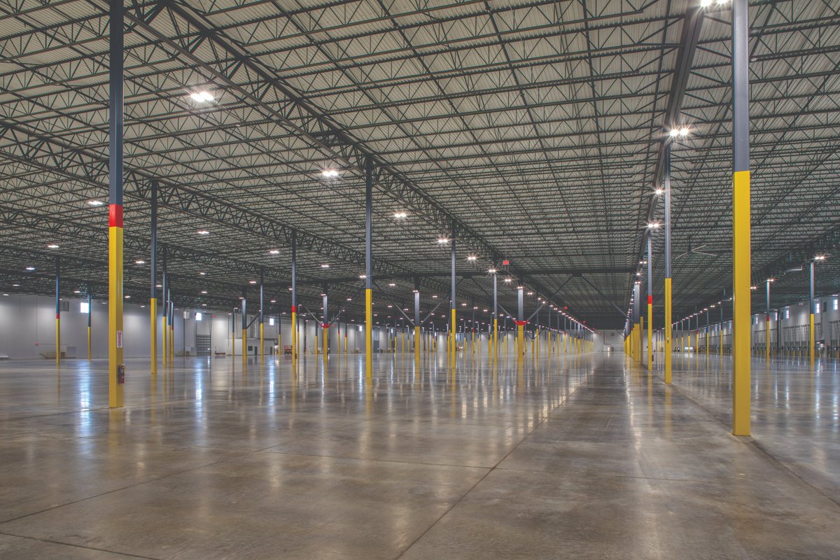 BRRarchitecture's tweet photo. @Capdevpartner tasked BRR to design Cedar Port Logistics Center II. We noted a unique feature: railway to semi-truck cross-dock access. The warehouse receives, processes and loads parcels under one roof. This 800K SF facility is in Baytown, TX. https://t.co/6JNtLPaKLA https://t.co/OnKEkv5sj8