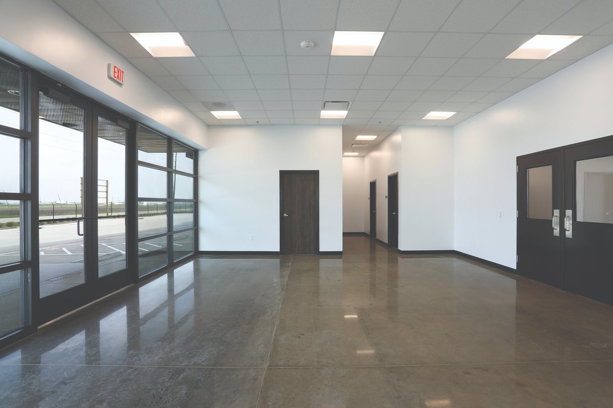BRRarchitecture's tweet photo. @Capdevpartner tasked BRR to design Cedar Port Logistics Center II. We noted a unique feature: railway to semi-truck cross-dock access. The warehouse receives, processes and loads parcels under one roof. This 800K SF facility is in Baytown, TX. https://t.co/6JNtLPaKLA https://t.co/OnKEkv5sj8
