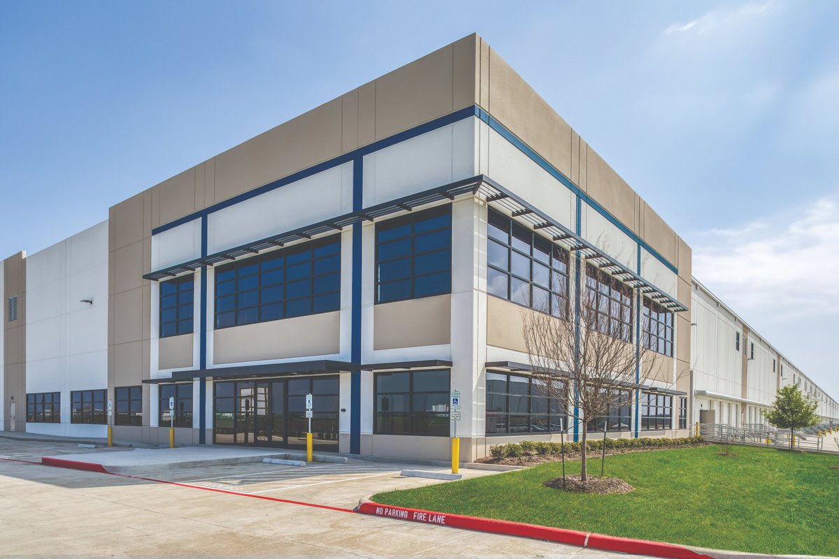 BRRarchitecture's tweet photo. @Capdevpartner tasked BRR to design Cedar Port Logistics Center II. We noted a unique feature: railway to semi-truck cross-dock access. The warehouse receives, processes and loads parcels under one roof. This 800K SF facility is in Baytown, TX. https://t.co/6JNtLPaKLA https://t.co/OnKEkv5sj8