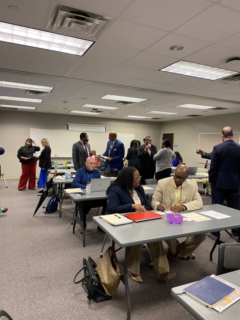 RCSSLeadLearner's tweet photo. These RCSS leaders are learning and sharing today at the March Admin meeting. #StrongerTogether https://t.co/Nbzf6n87ua