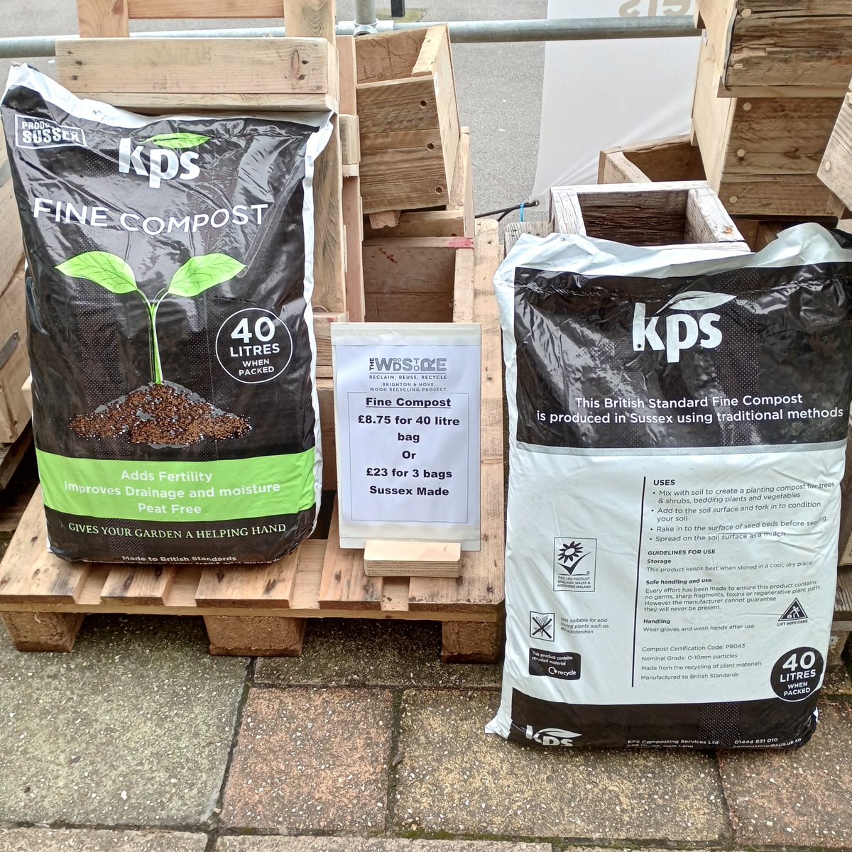 Wishing for a blooming garden this spring?🌼Fancy some outside time this Easter?🥚Pick up a bag of fine, Sussex-origin compost made with traditional methods. 40L bags, £8.75 per bag or 3 for £23.00 Our Brighton shop is open on the 29th, 30th of March, and the 1st of April🏵️