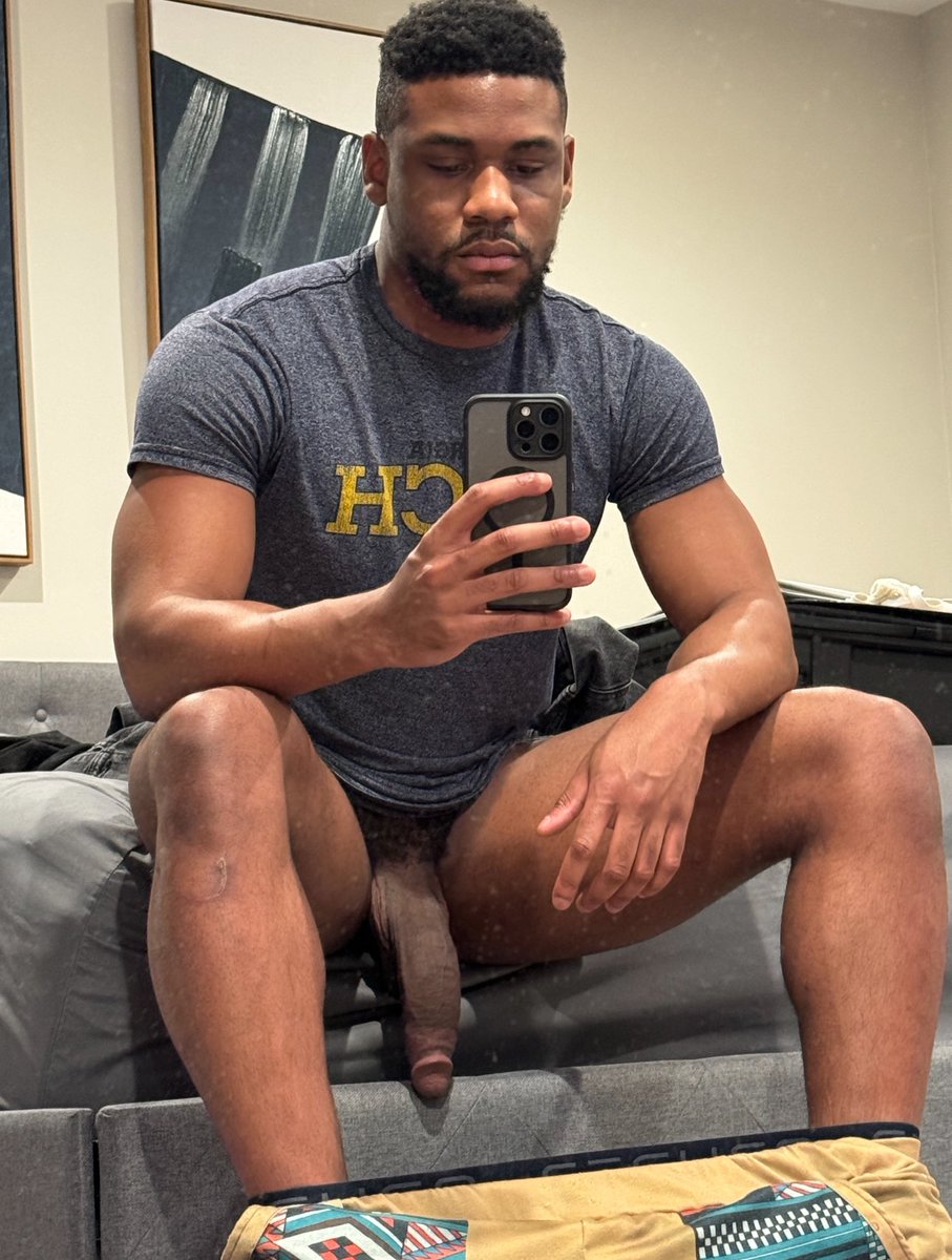 Roxas_caelum's tweet photo. Don’t mind me just letting my dick hang out for some air while I was packing for London https://t.co/R0XCB1egMG