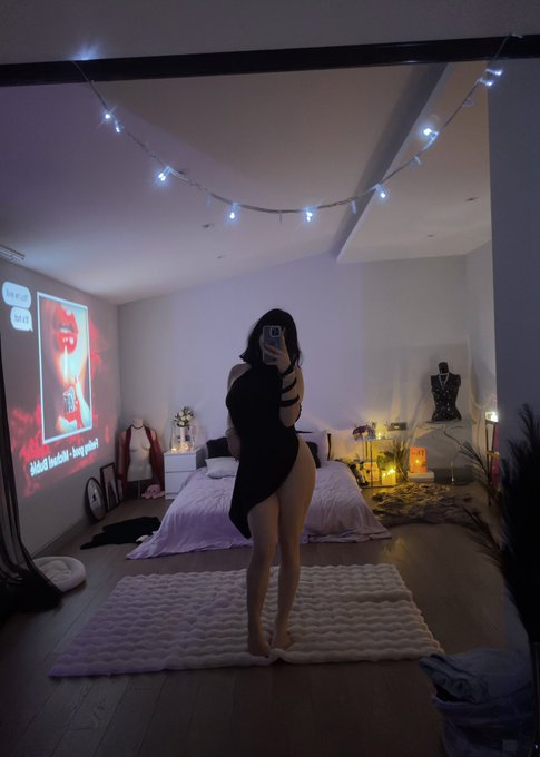 Bu kız Tanrı&ccedil;a gibi hissediyor ✨🤍 https://t.co/hngV1N8zkq