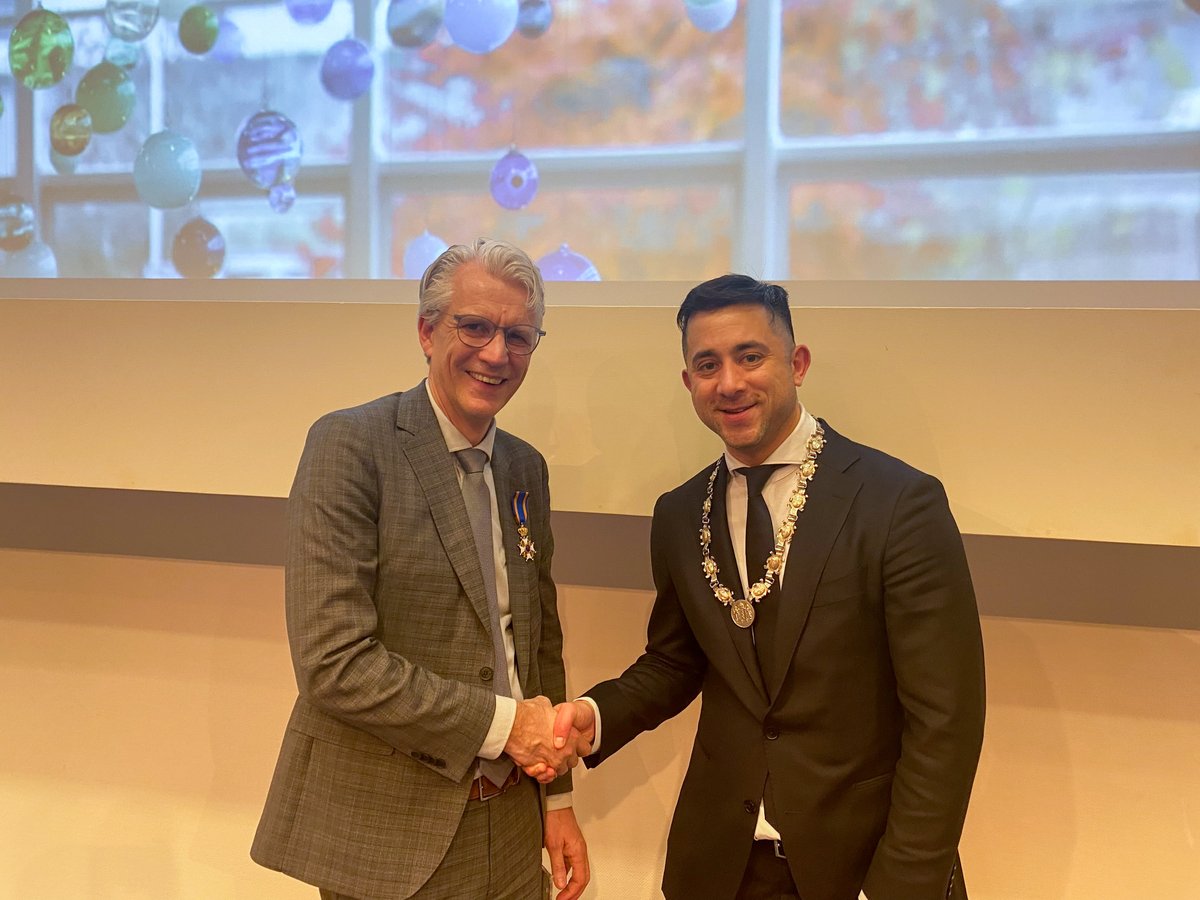At his farewell symposium, Rene Medema @MedemaRene was appointed Knight in the Order of Lion of the Netherlands. He receives this royal honor for his significant contributions to cancer research and cancer care ➡️ bit.ly/3TU7sPl