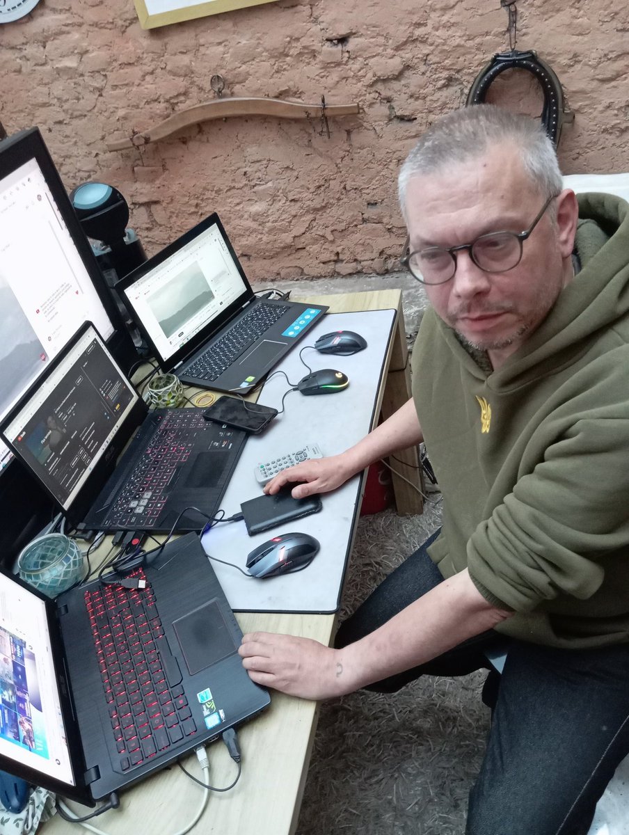 wolfunitfr's tweet photo. Un "hub informatique" de notre unité🇨🇵🇺🇦.
#WolfUnit #ITArmy #cyberdefense #GuerreEnUkraine https://t.co/TjG9YHCEyk