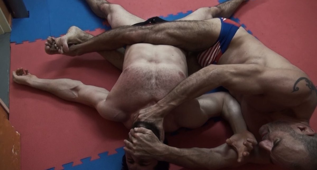 Hydraeian's tweet photo. the cocky wrestler was leading up in the fight and felt all mighty from his high horse when suddenly his adversary surprised him with a rug of chloroform. 

From then on he lost all advantages and was manhandled into submission and repeatedly knocked out against his will <3 https://t.co/tRLHeL7W70