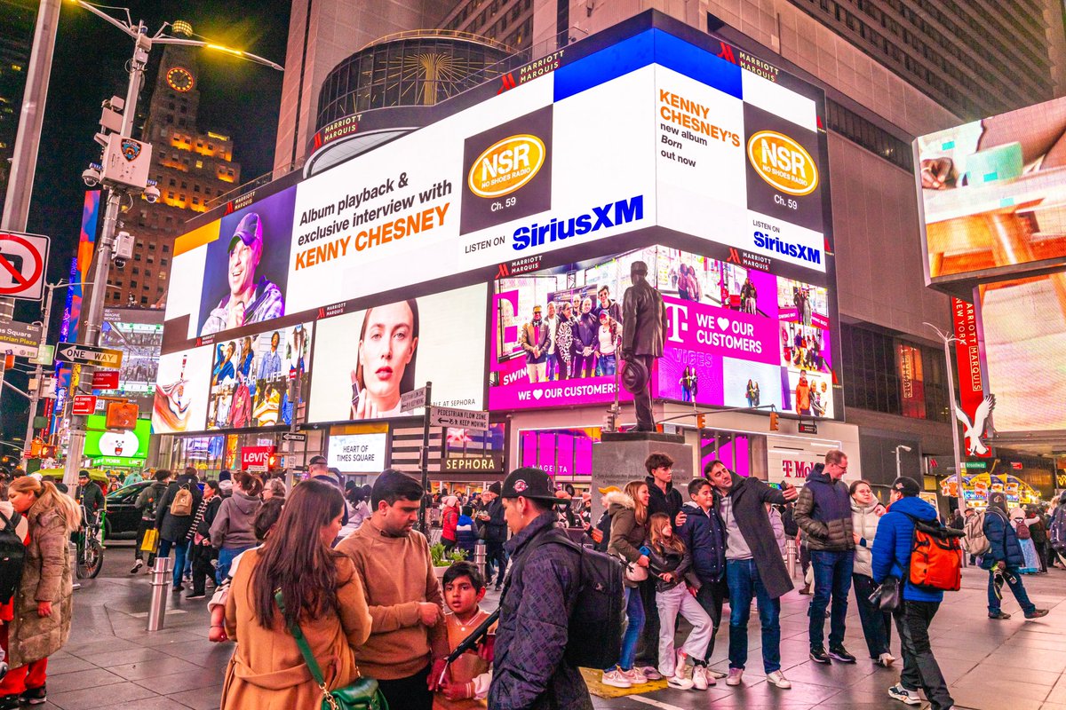 Small town, big town, all got a hometown. @KennyChesney's reppin' No Shoes Nation loud & proud in NYC thanks to @siriusxm! Look up & tag us in your pics if you see it!