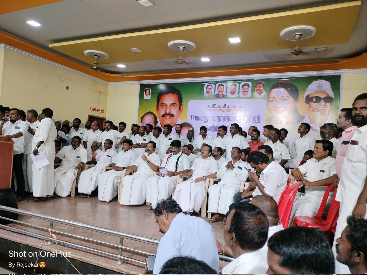 RajaSek86502826's tweet photo. திருச்சி புறநகர் தெற்கு ஆற்றல் மிக்க மாவட்ட கழக செயலாளர் அண்ணன் @PaKumartrichy அவர்கள்

லால்குடி சட்ட மன்ற தொகுதியில்,

பெரம்பலூர்  பாராளுமன்ற தொகுதி கழக வெற்றி வேட்பாளர் @chandramohan_ND* அவர்களை அறிமுகம் செய்து வைத்து ஆலோசனைகளை வழங்கினார்... 

#வெல்லட்டும்_இரட்டைஇலை https://t.co/ydc7JKFfs5
