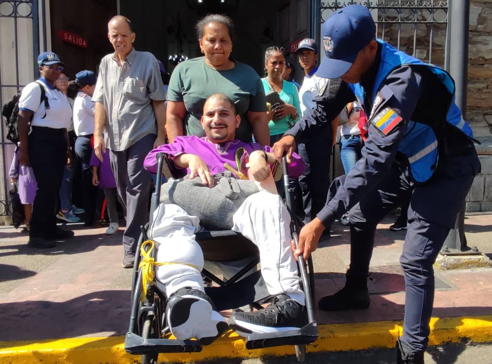 MijpVzla's tweet photo. #27MAR || Vicemin. GD. @PalenciaEndes: “La semana mayor es un proceso de reflexión, momentos en que tenemos reencuentros con Jesús de Nazaret y el pueblo venezolano en su tradición religiosa participa activamente”. https://t.co/wRr7xwd3r6