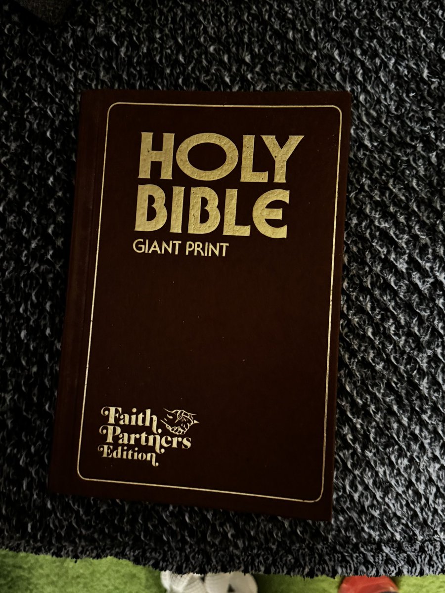 dauntr3ss's tweet photo. #holylord19 #JesusChrist #firstbubke #firstprint #beforetwintowers went down print. Before reprints within family cover ups. https://t.co/ienotdyL1k