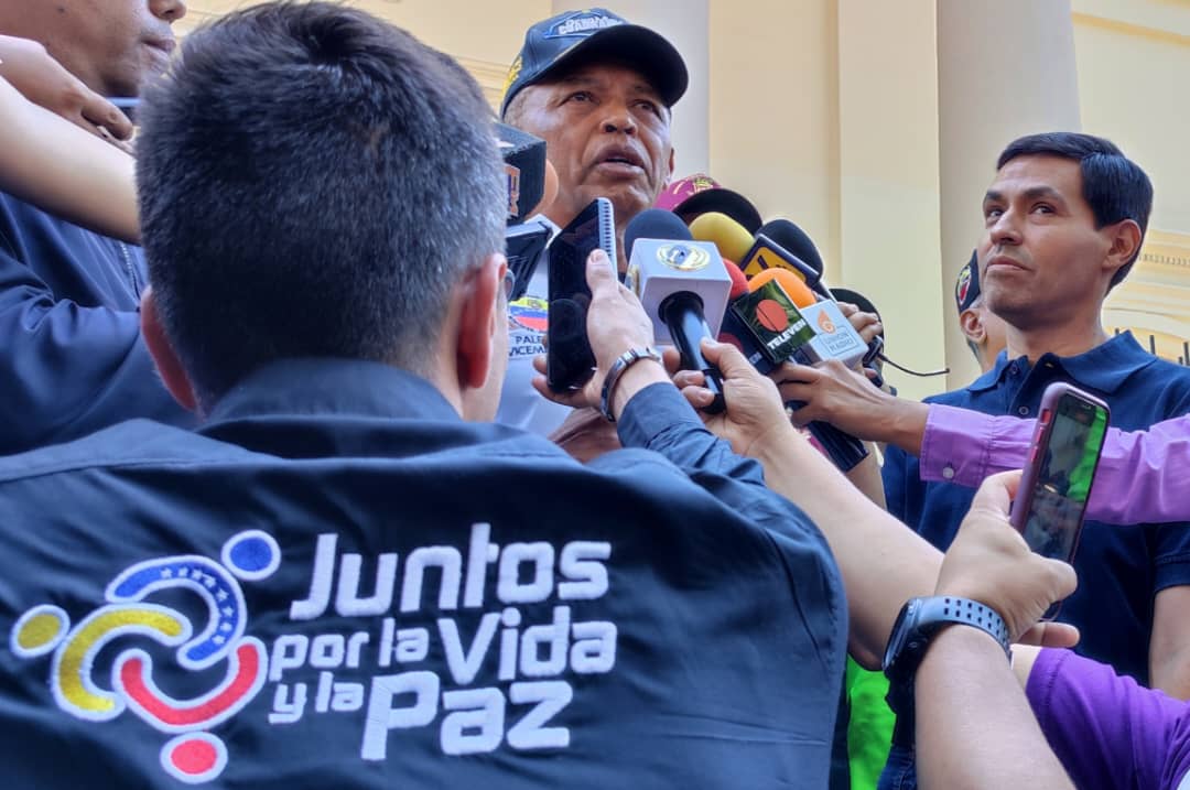 MijpVzla's tweet photo. #27MAR || Vicemin. GD. @PalenciaEndes: “Tenemos feligreses que vienen desde el interior del país, del exterior inclusive que vienn a pagar sus respectivas promesas”. https://t.co/FsBWExyXEZ