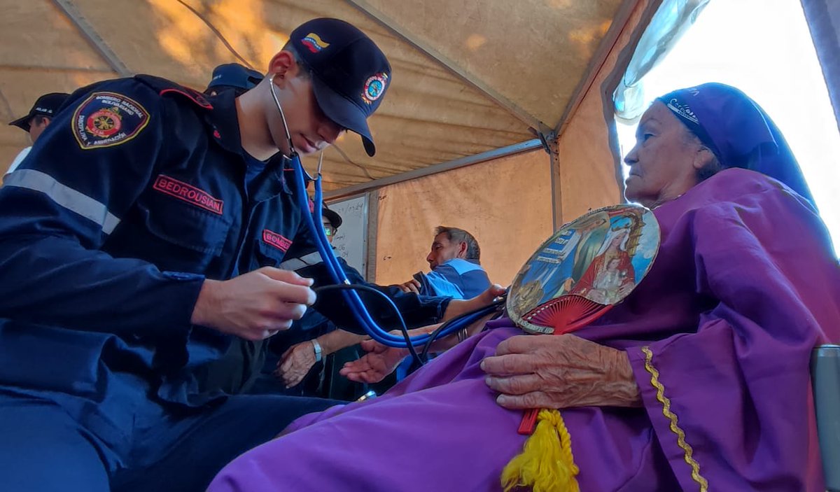 MijpVzla's tweet photo. #27MAR || Vicemin. GD. @PalenciaEndes: “Tenemos feligreses que vienen desde el interior del país, del exterior inclusive que vienn a pagar sus respectivas promesas”. https://t.co/FsBWExyXEZ