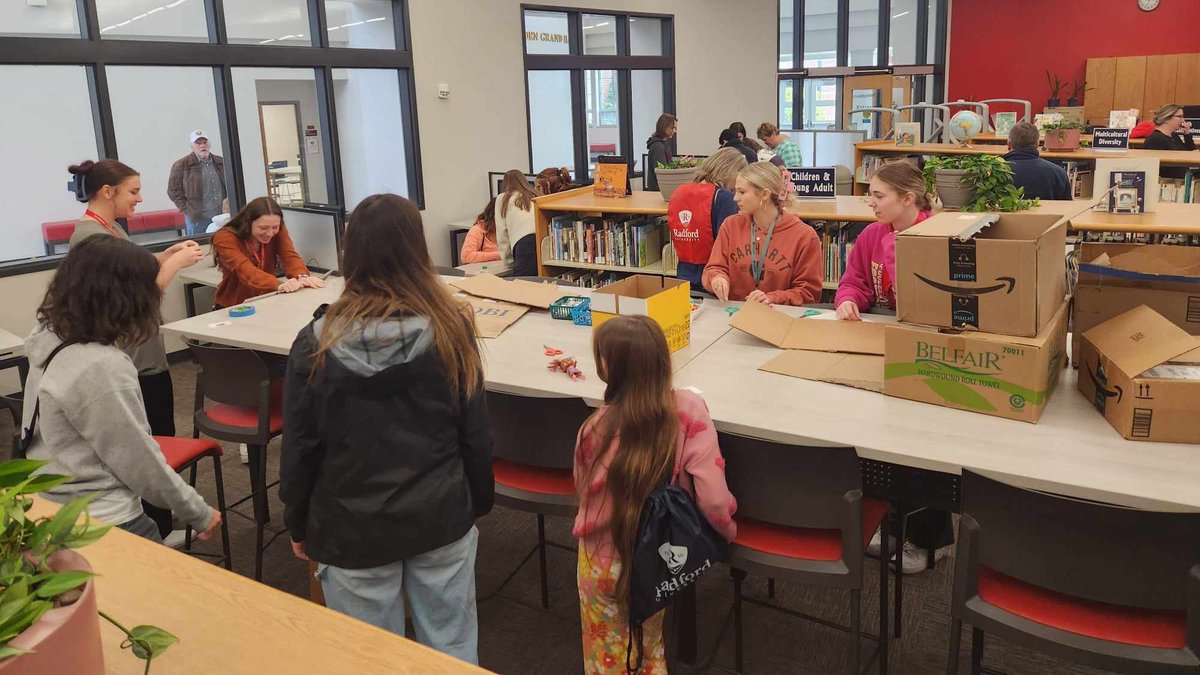 radfordcehd's tweet photo. Peters Hall was buzzing during Saturday's Highlander Day for admitted students!🐝

Students heard from faculty and students before participating in activities related to their areas of interest.

It was a great day and we are looking forward to the next Highlander Day in April! https://t.co/F2lsPtVp6i