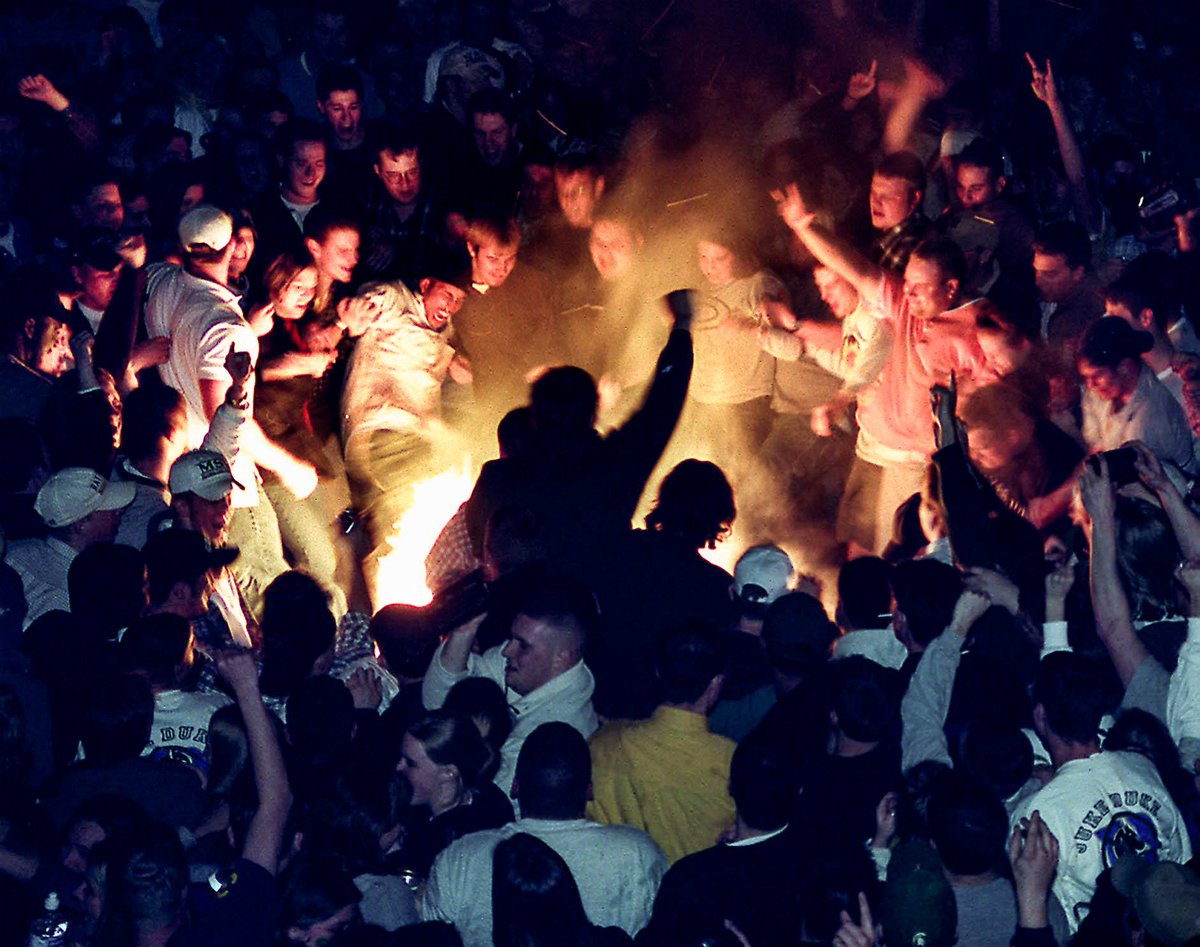 On the campus of Michigan State University, 5-10,000 students riot ...
