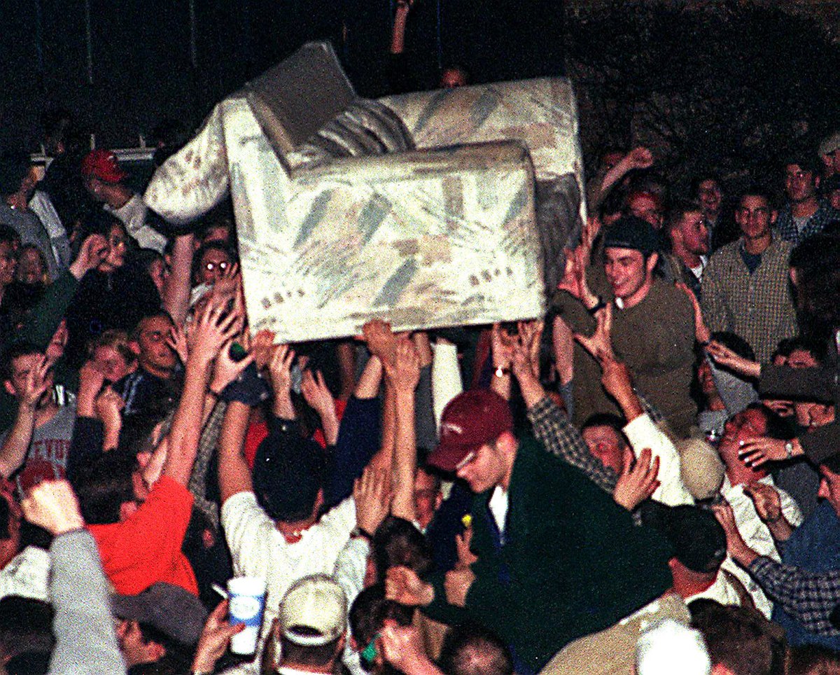 On the campus of Michigan State University, 5-10,000 students riot ...