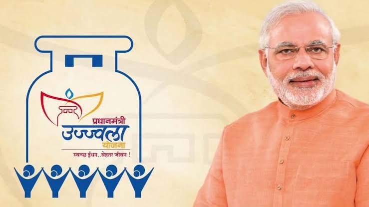 arungovil12's tweet photo. पहले गावों में केवल लकड़ी और कोयले के चूल्हों पर ही खाना बनता था। इससे महिलाओं को कई प्रकार की बीमारी हो रही थी। इस समस्या से मुक्ति दिलाने के लिए यशश्वी प्रधानमंत्री नरेंद्र मोदी जी के नेतृत्व में 'उज्ज्वला योजना' की शुरुआत हुई। इस योजना के माध्यम से गरीब परिवारों को मुफ्त में रसोई गैस उपलब्ध कराई गई। इससे करोड़ों महिलाएँ सशक्त हुई। 

"महिलाओं के लिए जो काम करेगा, वही देश पर राज करेगा।"
#NarendraModiji #ujjwalayojana #PMModi