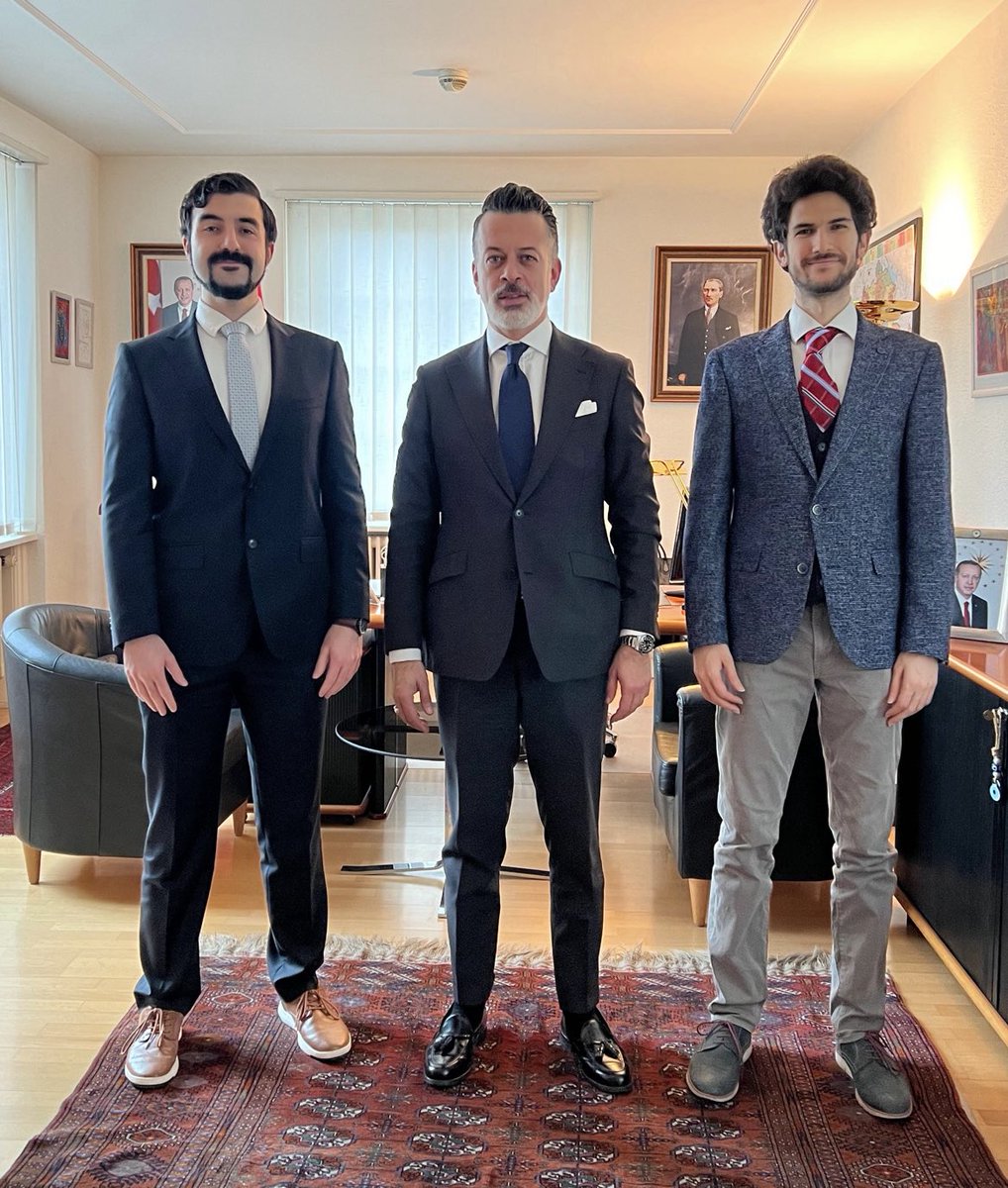 TC_ZurihBK's tweet photo. Turquia 1912 Öğrenci Derneği Yönetim Kurulu yeni Başkanı Berkay Şenkalfa ve Başkan Yardımcısı 
Batuhan Tömekçe’ye Başkonsolosluğumuza gerçekleştirdikleri  nazik ziyaretleri için teşekkür ediyor, çalışmalarında başarılar diliyoruz.
⁦@TC_BernBE⁩ https://t.co/LaagDLLTcm