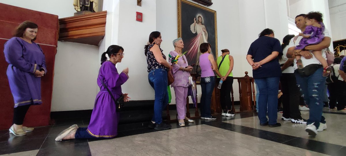 MijpVzla's tweet photo. #27MAR || Vicemin. GD. @PalenciaEndes: “Hasta los mementos llevamos aproximadamente 15mil 600 feligreses que han participado desde tempranas horas de la madrugada”. https://t.co/icoekG0GUN