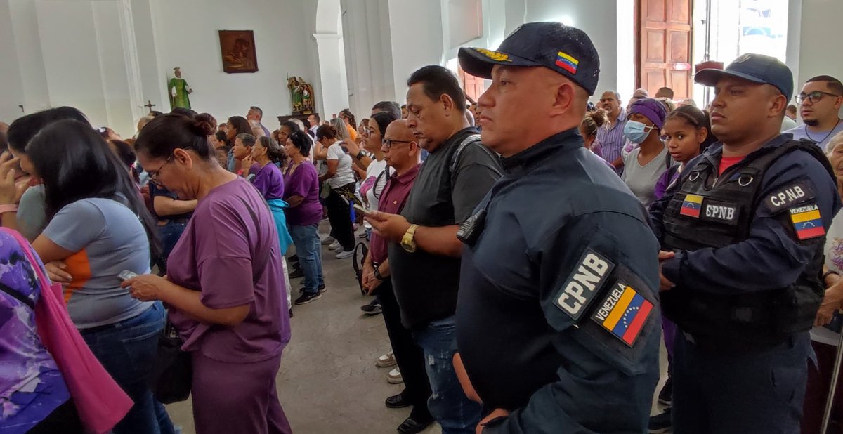 MijpVzla's tweet photo. #27MAR || Vicemin. GD. @PalenciaEndes: “Hasta los mementos llevamos aproximadamente 15mil 600 feligreses que han participado desde tempranas horas de la madrugada”. https://t.co/icoekG0GUN