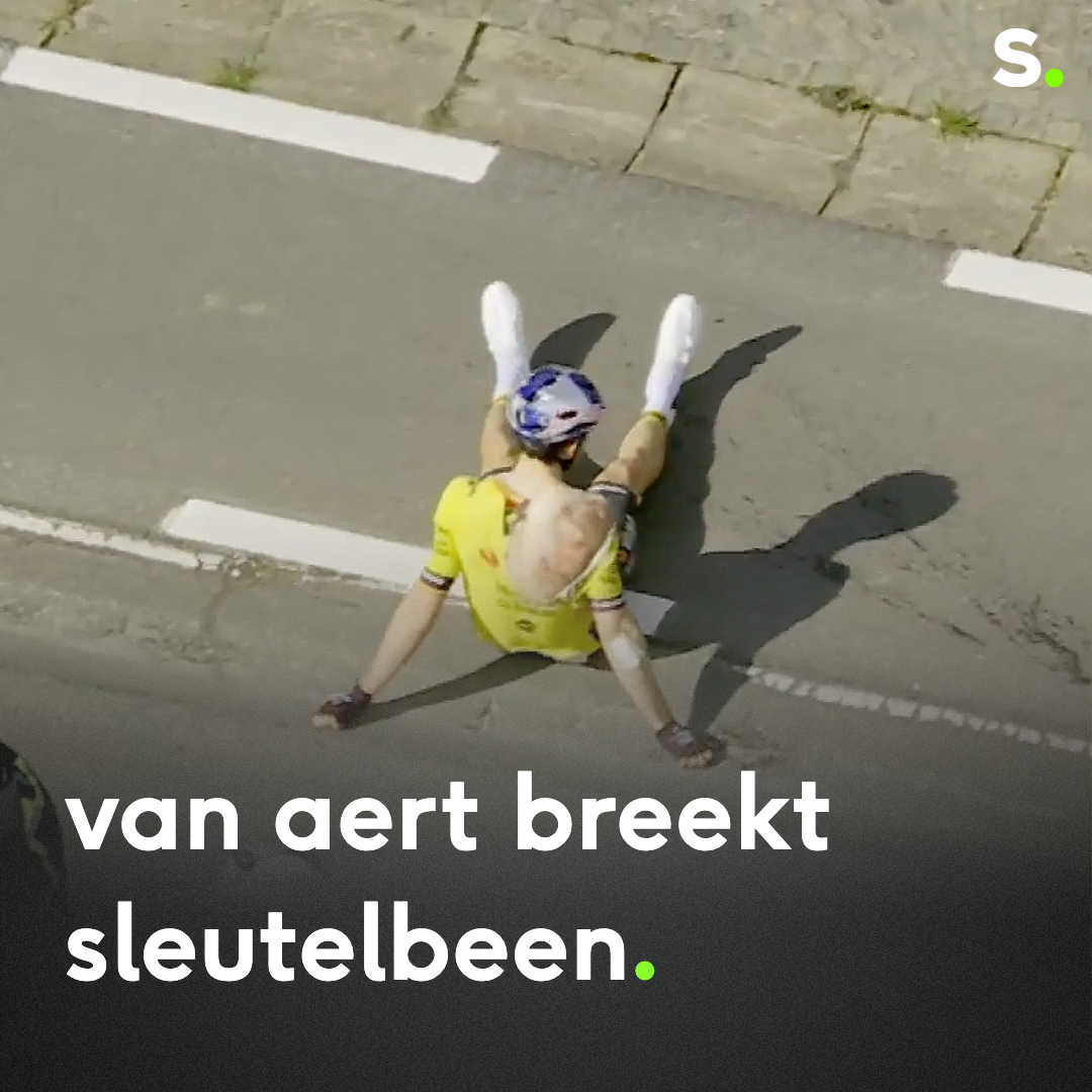 sporza's tweet photo. Streep door het voorjaar van Wout van Aert: hij breekt zijn sleutelbeen in Dwars door Vlaanderen.

https://t.co/8dqeJyw89M https://t.co/PJRiHhs6C2