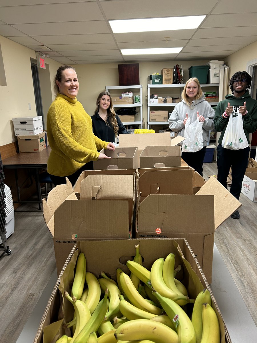 Food4KidsHalton's tweet photo. Big thanks to @CtKHH Student Council for helping pack food bags at our Halton Hills location🥰
Thank you, we appreciate your support!
#WeekendsWithoutHunger #NoChildGoesHungry #CommunityMatters #Together #SupportFood4KidsHalton #SocialGood #HaltonHills #GoJags https://t.co/GsOsCHZorn