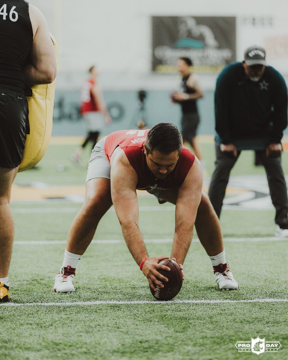 WSUCougarFB's tweet photo. Eyes on @TheRealSiSam 👀

#GoCougs | #PalouseProduct https://t.co/8wDtkvGyZI