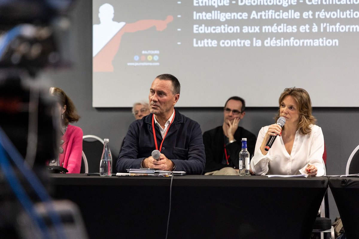 Salle comble et animée aux @LesAssises pour le débat sur les Etats Generaux de l’Information avec @PascalRuffenach du groue @Bayard_Editions