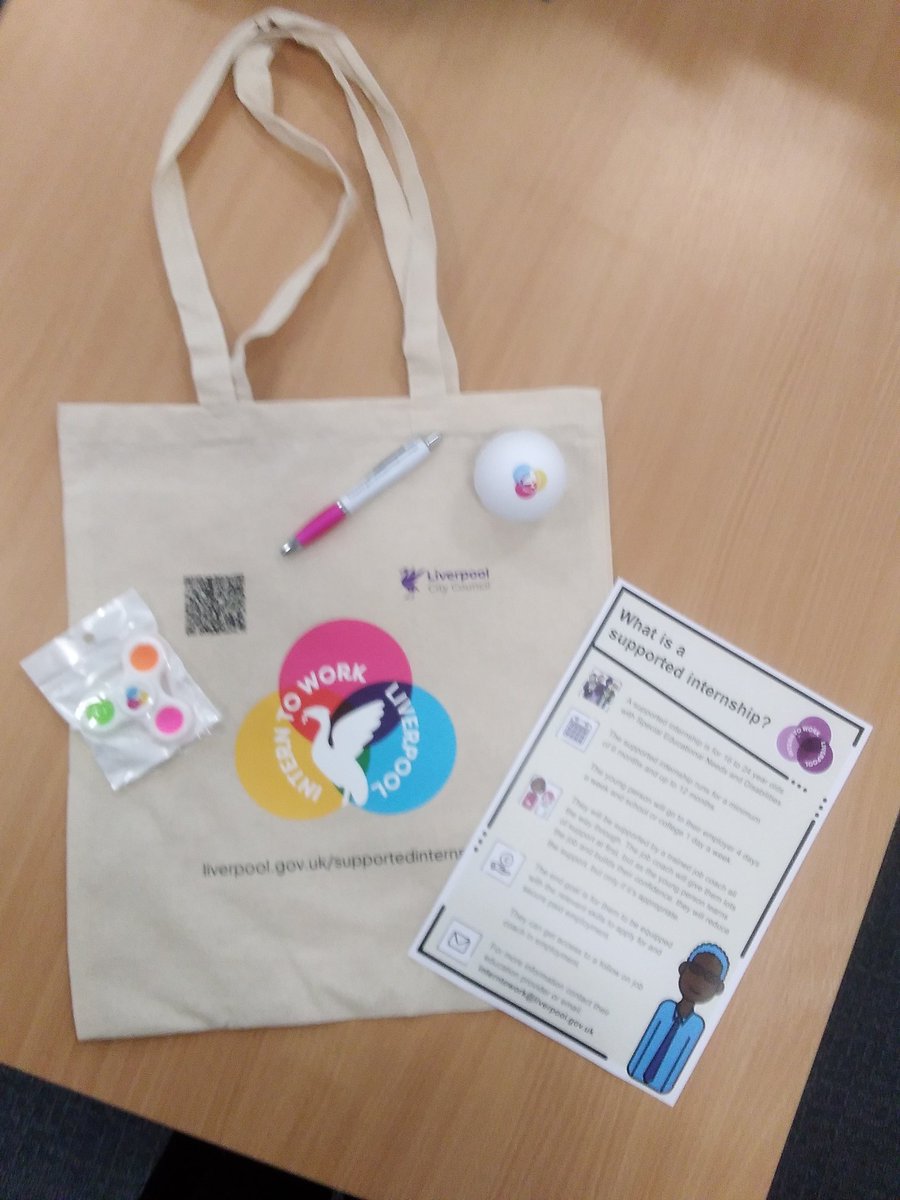 GreenbankIntern's tweet photo. We've had a great day promoting Supported Internships. Lovely for @harrygeorgiou07 to join us handing out our information leaflets and tote bags.#interntowork #NationalSupportedInternshipDay
@GreenbankColl @dfnsearch @lpoolcouncil @Hftonline https://t.co/iERyp9R4IV