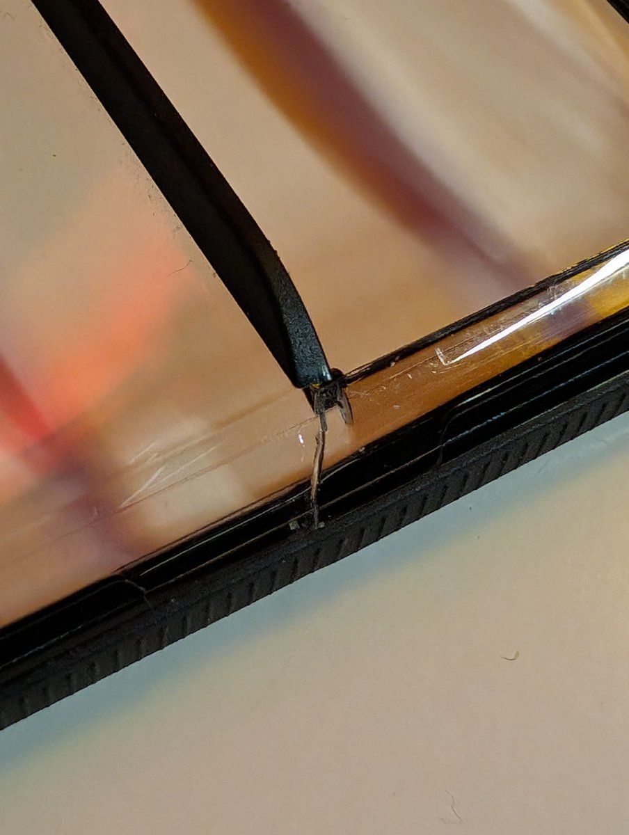 jitatman007's tweet photo. @dbrand Ghost Case breaking after normal use &amp; not to mention the scratches...:( https://t.co/aF4QZnanci