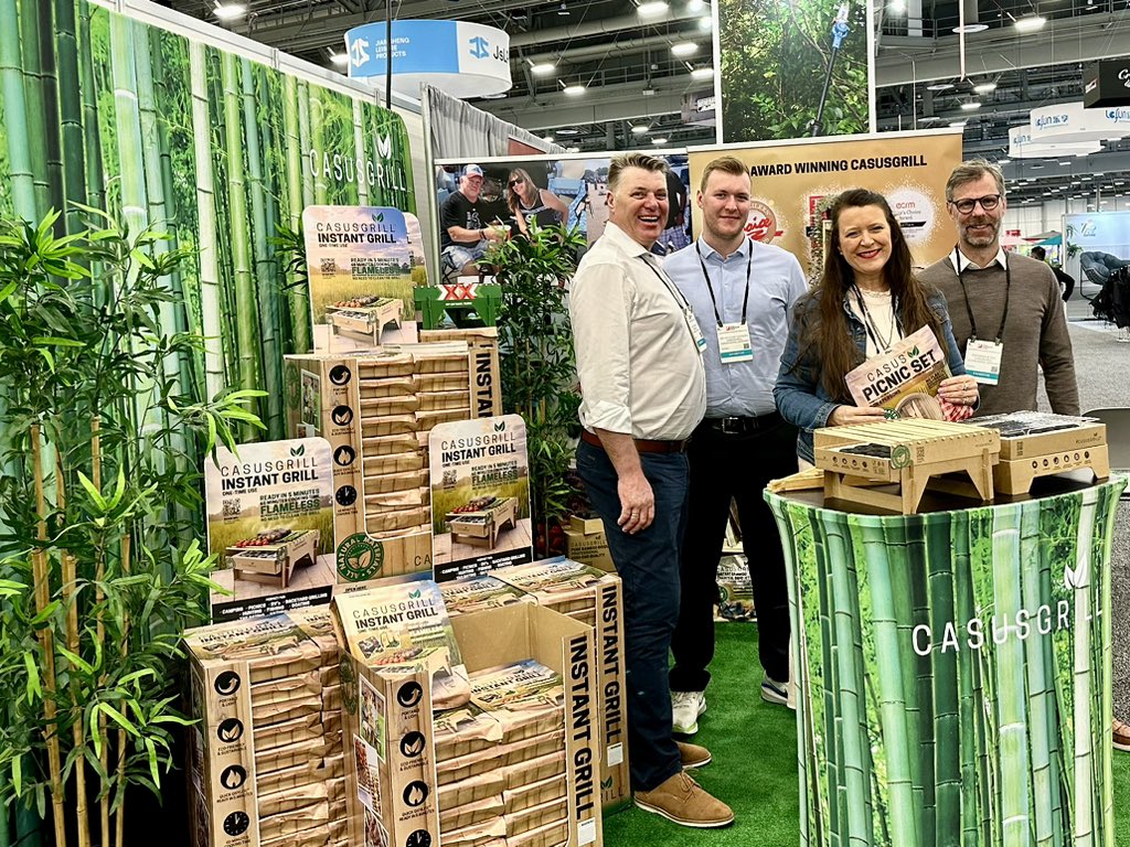 Let’s go picnic 🧺🇺🇸 #casusgrill @nationalhardwareshow 💙🤍❤️

#grilling #bbq #ecofriendly #ecofriendlybbq #sustainable  #greenliving #plasticfree #outdoors #outdoorcooking #gogreen #picnic #bamboo #chooseabetterfuture  #naturelovers #gogreen #bamboogrill #lasvegas