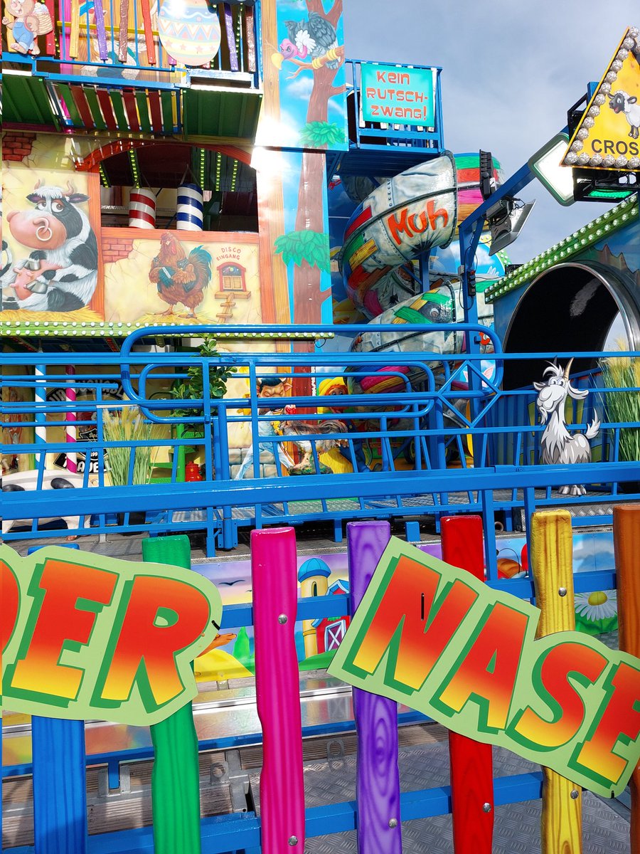Varlet_'s tweet photo. Heute aufm Hamburger Dom. Für mich eigentlich ein Erlebnis weil ich bisher nur 1x war und das nur als der Bruder meines Opas vor Jahren hier war und man schnell rüber ist. Sonst wollt nie jemand mit mir übern Dom 🥲. Die Plüschis waren so kawaii 🥰 Ausbeute folgt  #HamburgerDom https://t.co/rin8cUeoXw