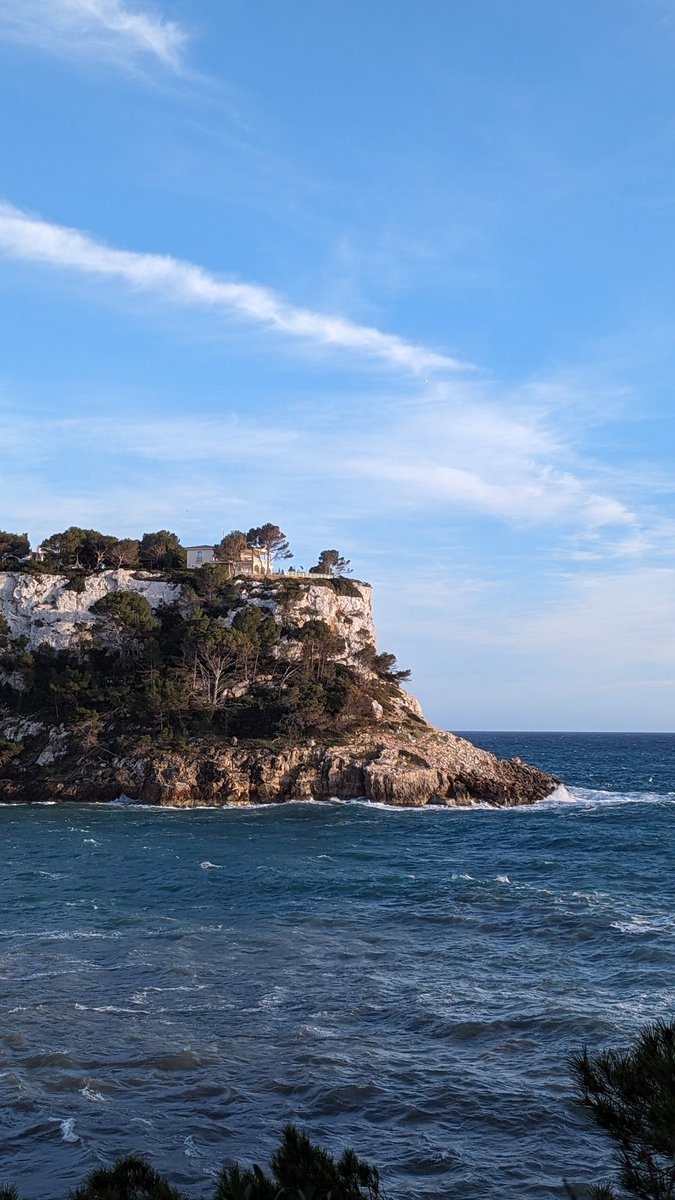 No sé de qui és aquella casa, però enveja màxima.