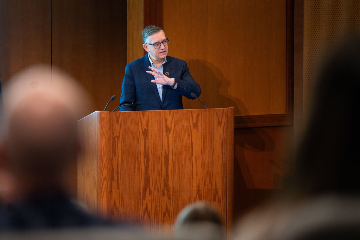 Thank you Olivier de Weck, Apollo Program Professor of Astronautics and Engineering Systems in @MITAeroAstro for visiting MIT Lincoln Laboratory and presenting a fascinating seminar on roadmapping the future of technology! 📸: Nicole Fandel