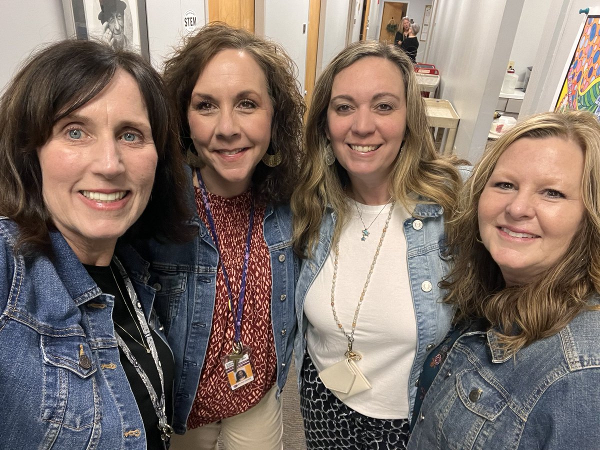 4Sknoxie's tweet photo. It’s a vibe…denim jackets for the win! Love my BCS Curriculum friends. @Csass14  
#publicschoolproud #mycolleaguesarethebest #shadesofdenim 💙🩵🤍 https://t.co/3xtHo7yVbj