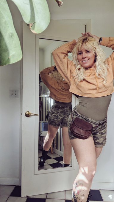 It's officially shorts weather in Colorado! https://t.co/oYK8iyUP6J