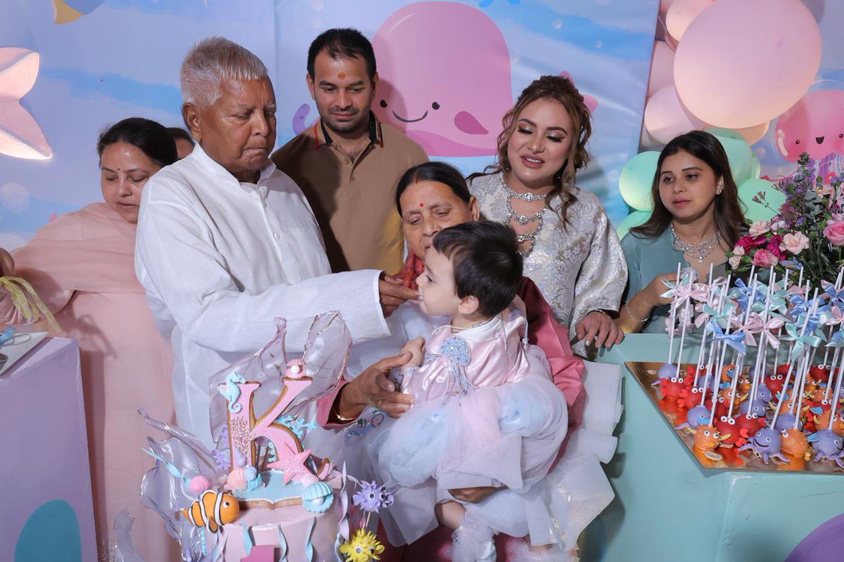 yadavtejashwi's tweet photo. बिटिया कात्यायनी को प्रथम जन्मदिवस पर शुभाशीष और अनंत प्यार। #birthdaygirl #TejashwiYadav #babygirl #Bihar https://t.co/7299FEJJbv