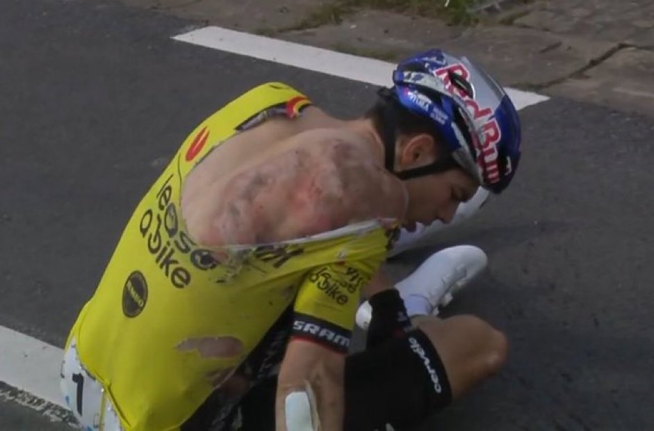 GCKUSSfan's tweet photo. Wout van Aert in Flanders and Roubaix the last 3 years: 

2022
RVV: DNS, COVID
PR: 2nd, multiple mechanicals 

2023
RVV: 4th, just couldn’t follow Pogi
PR: 3rd, flatted on Carrefour de l’Abre

2024
RVV: DNS, broken collarbone 
PR: DNS, broken collarbone 

Fucking brutal. https://t.co/vH5q5mDVoP
