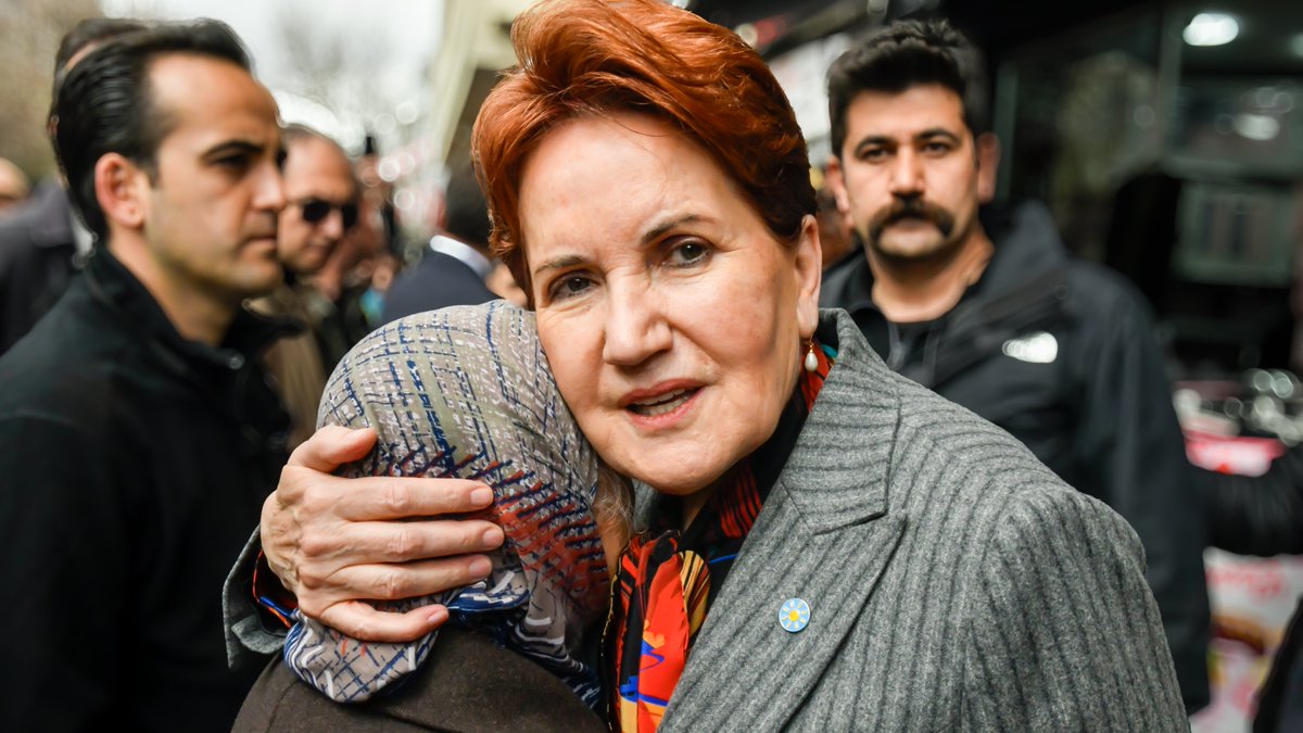 meral_aksener's tweet photo. Bugün Eskişehir'de Odunpazarlı emeklilerimizle, gençlerimizle ve kadınlarla beraberdik... 

Milletsiz siyaset yapmak isteyenlerden hesabı, milletimizle birlikte sandıkta soracağız! https://t.co/n2r15t4pS9