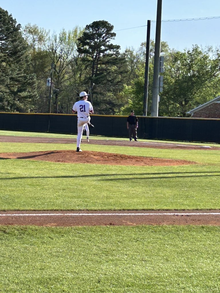kade_mcgee7's tweet photo. Announcement:

This 8th grader bench pressed 200 for a 1 rep max and pitched 2 innings in his 1st ever High School game on the same day.

2 innings: 0 runs/6 strikeouts

“BuT cOaCh i hAvE a GamE toDAy”

Doesn’t seem to affect @DrewJackson315 #DIFFERENT #successleavesclues https://t.co/aDsoRCg4wR
