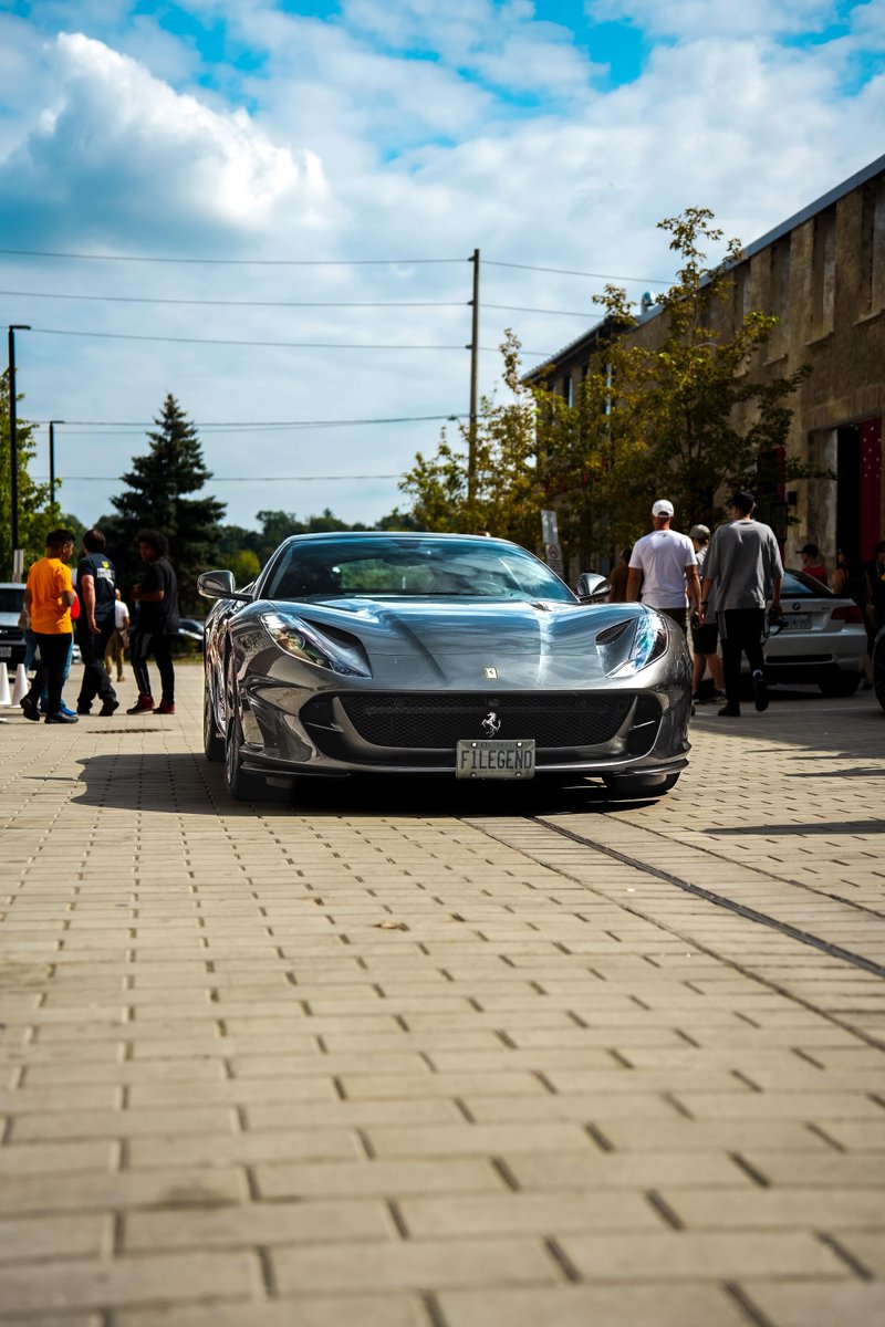 theheatguy_'s tweet photo. In my opinion Ferrari 812 the best looking ferrari. https://t.co/xVLW5NnET1