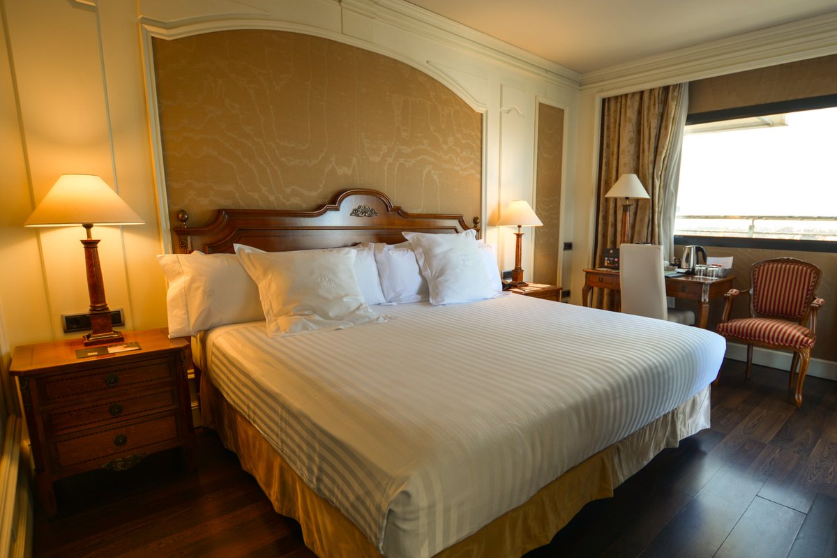 HotelesCenter's tweet photo. ¿Qué es mejor que unas vacaciones de Semana Santa? Descansar en nuestras cómodas habitaciones después de pasar el día disfrutando de la ciudad y la magia de sus procesiones, ¡te esperamos con los brazos abiertos!

📍Hotel Sevilla Center https://t.co/7e0pRfxMlo