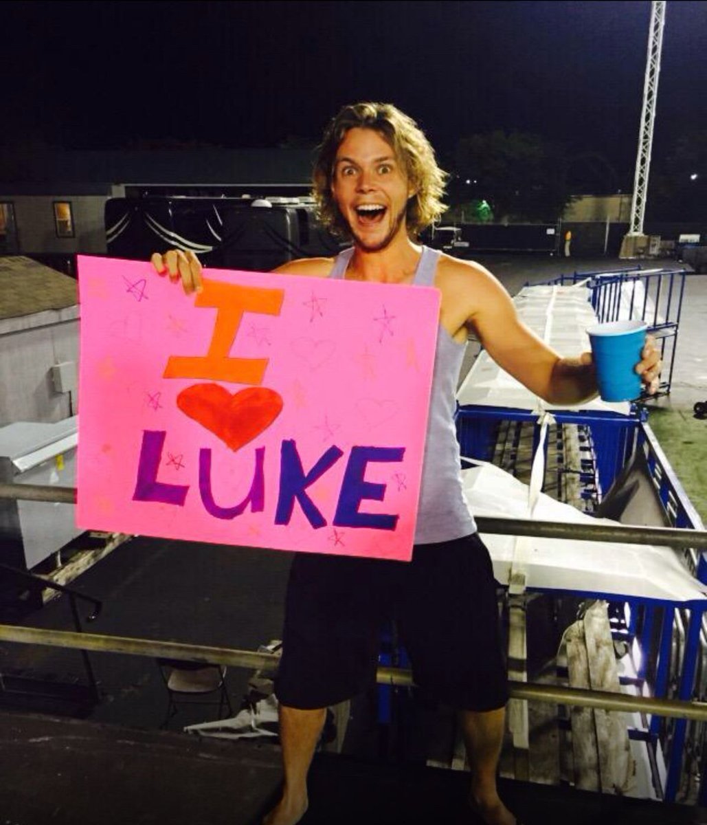 hourly lashton 🍉 (@hourlylashton) on Twitter photo 