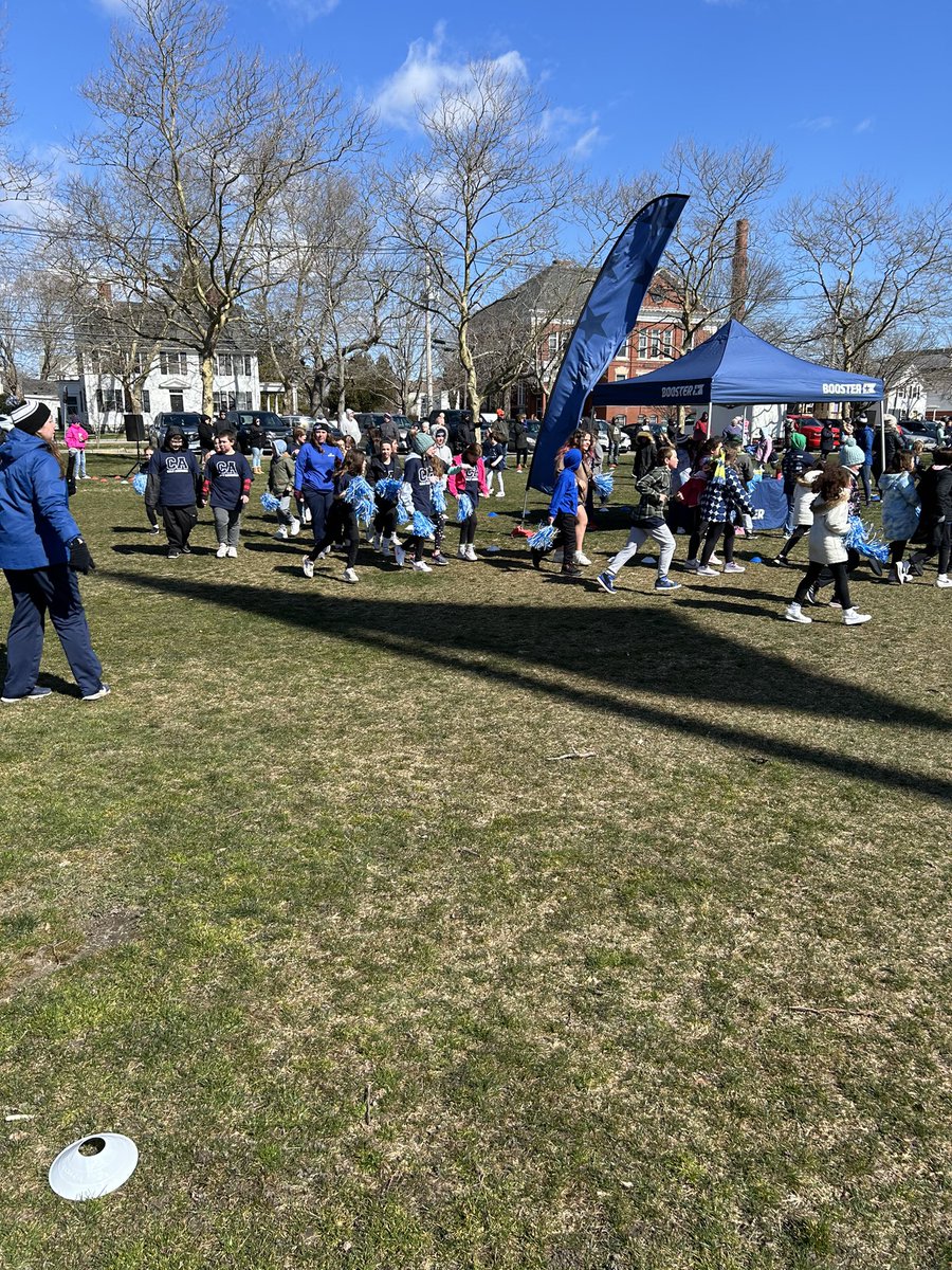 ColtAndrewsBW's tweet photo. Although it was a cold and windy day, our students still had a blast at their annual Fun Run fundraiser! 

In addition to being a great time for our students, the Fun Run also helped raise $16,885 for future school enrichment programs and family fun nights. 🏃🏻‍♂️‍➡️ https://t.co/NG94qEgJlN