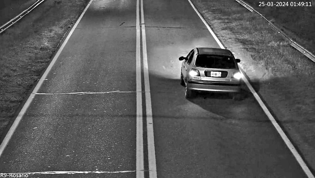 RodrigoMiro76's tweet photo. ⚠️ Un operativo de la Policía Federal logró atrapar a los presuntos autores de la amenaza a Di María. En minutos habla la ministra @PatoBullrich https://t.co/cnWpue5ALT