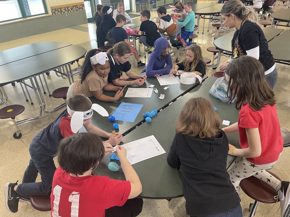 pinestreetelem's tweet photo. 4th and 1st grade buddies participating in a math challenge egg hunt ⁦@PalmyraSchools⁩ ⁦@Pineroom14⁩ #ThisIsPalmyra #Thisis🌲 https://t.co/PxaQOhD0ib