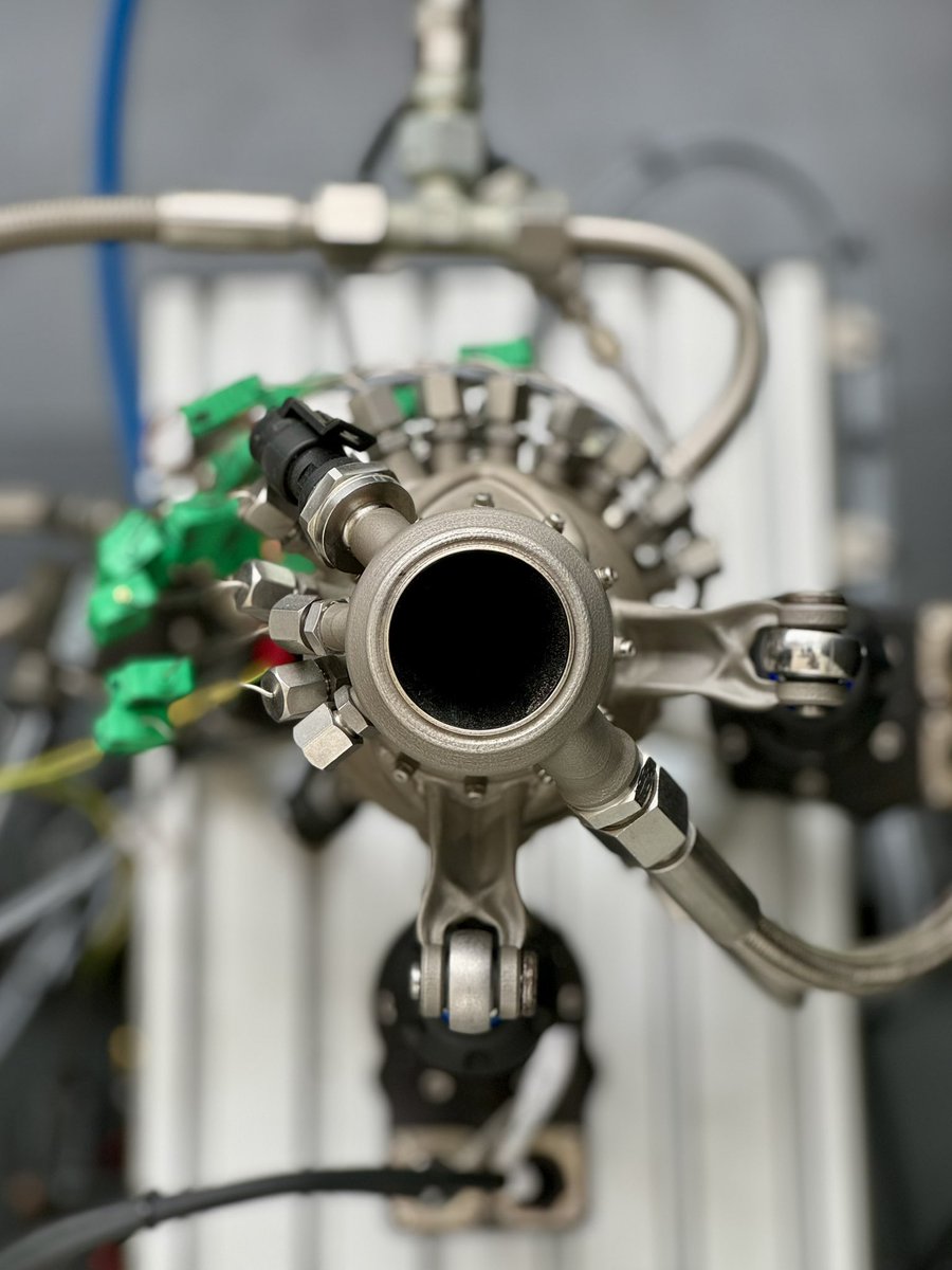 GruyereSpace's tweet image. 🚀⚙️ Thrust Vectoring System ready on our test stand for gimbaled static fires! 🔥
Prepping for tests to explore our engine's vectoring capabilities.
Stay tuned for updates! #Rocketry #ThrustVectoring #EngineTesting