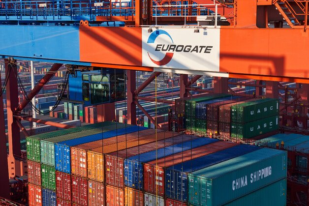 AsMarina2022's tweet photo. #EUROGATE Container Terminal Hamburg (CTH) implementará la solución GATE PASS de CONROO, que permitirá la verificación totalmente digital de los conductores de camiones.
https://t.co/GMPJp3C3Ji https://t.co/g7W66qmlWS